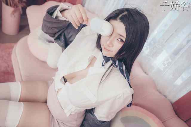 极品网红落落Raku写真七套新作