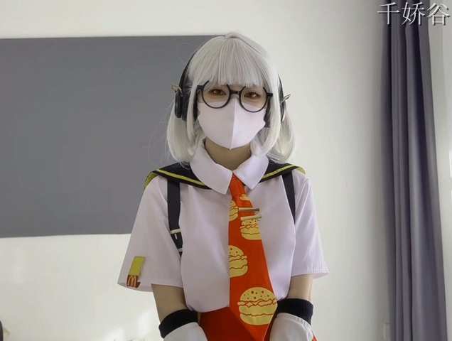粉嫩网红萝莉小奈(小欣奈)麦当劳到了