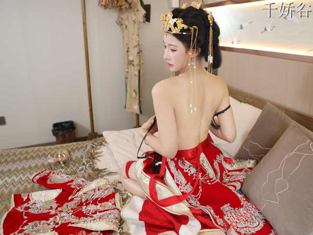 秀人网新晋模特梨霜儿内购作三套新作合集