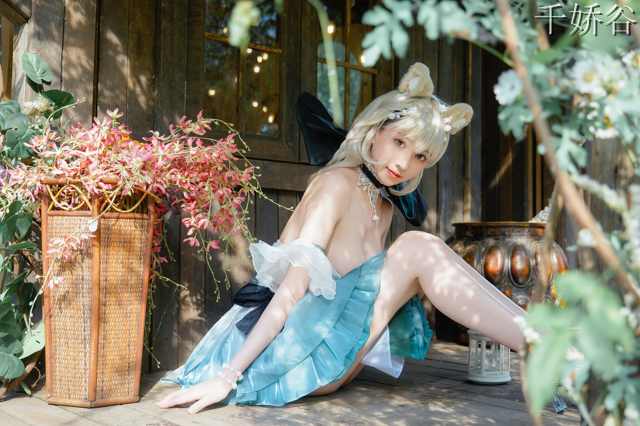 高颜值网红模特年年私房写真视图新作二十一套
